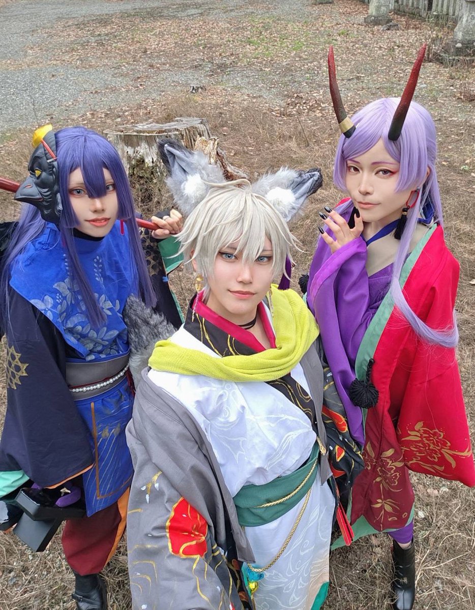 yue_idc's tweet photo. ⚠反転
🔺妖ﾛｰｿﾝコラボ衣装ってとても良くて❤

ほんと見て欲しい両隣の顔強強同期を
ぽれのワガママ聞いてくれてありがとう😘😘😘 https://t.co/Zt35nuRl7f
