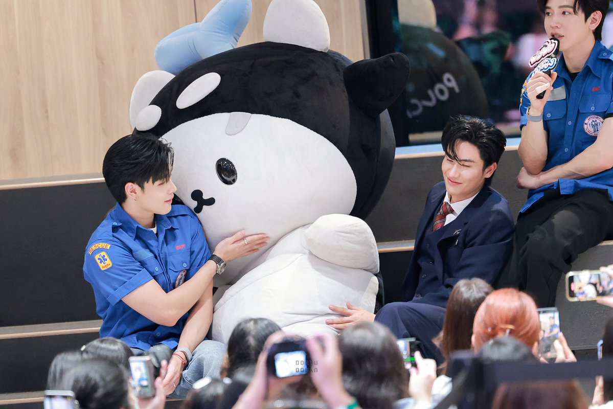 r_rnarm's tweet photo. วันนึงจะได้เป็นปะป๊ามั้ย

#ADogAndAPlaneEP2 
#ryuptb #ryuphudtripart https://t.co/ghNkiJwwm2