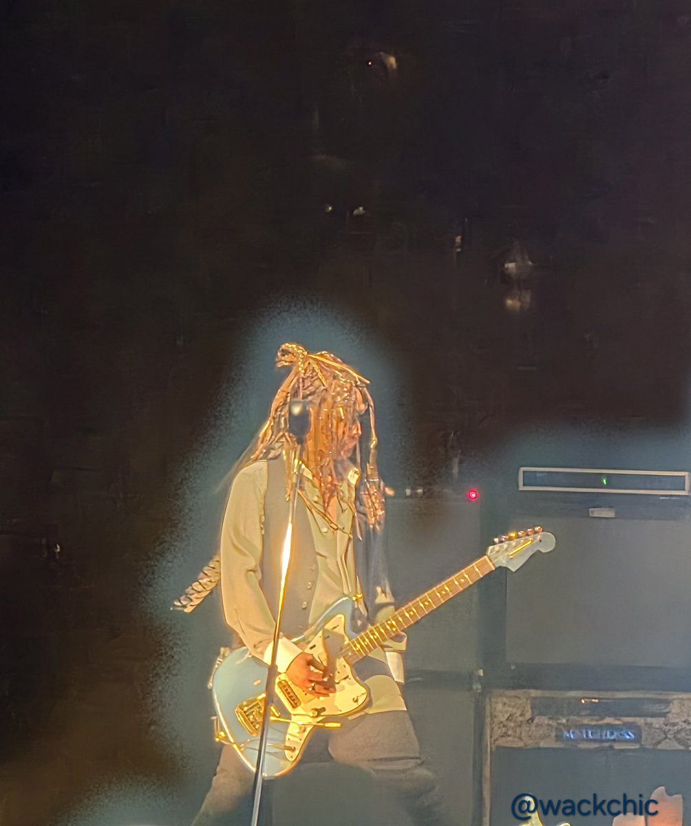 wackchic's tweet photo. 大阪のライブ素晴らしい‼︎
さすが大都市‼︎

no filterでフォースをまとうINRN
顔が写ってないのに格好良すぎRYU
(今日も淳士ありがとう)
ものすごい因縁をつけているように見えるSGZ

#LUNAPIC
#LUNASEA
2026.6.6
大阪国際会議場メインホール https://t.co/Tb82jKYgBj