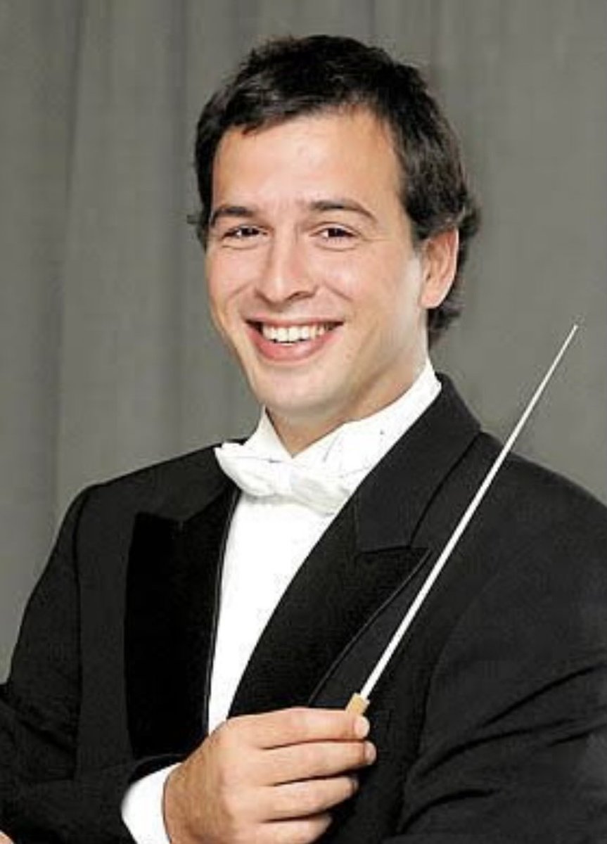 cmgorriaran's tweet photo. VERDAD INCÓMODA: sólo un país que desprecia conocimiento y talento podía dar una cátedra a BEGOÑA GÓMEZ, una dirección musical a DAVID SÁNCHEZ y forrar de premios a DAVID UCLÉS. Lo hacen derecha e izquierda: sus ÉLITES CULTURALES son endogámicas, serviles, improductivas. https://t.co/cIUEAEA8Ib