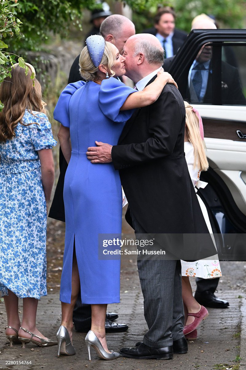 RNN_RoyalNews's tweet photo. We have some more pictures of the royal arrivals for the wedding of Peter Phillips and Harriet Sperling! https://t.co/vbN71NRTxO