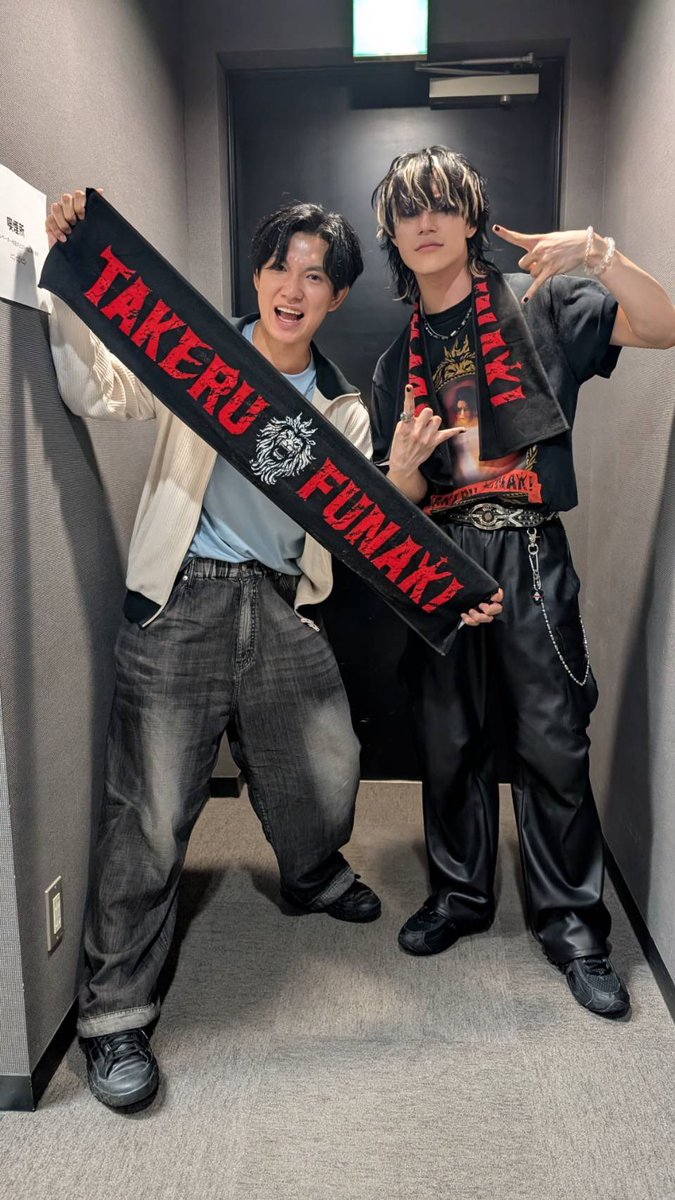 takuwithyou's tweet photo. Takeru Funaki 1st LIVE “SUPERNOVA”
健の魂を感じた！！！！🔥
僕がROCKにハマっていたころを思い出した！
僕もお客さんとして一階で暴れたかった😆
健の曲の表現力はすげぇなぁ〜！パワー貰ったよ！！
んでしっかりタオル買ったよ！
#舟木健 #SUPERNOVA #すぱのゔぁ https://t.co/wrBDgaoKx5