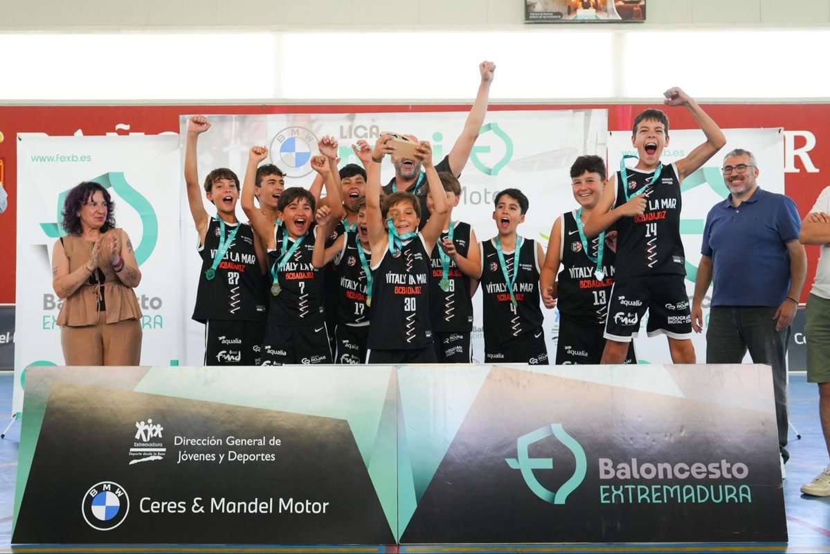 FExB's tweet photo. 🏆 #TiempodeFinales | F4 Mini Masculino 

Clasificación final de la Liga Mini Masculina 🏅

🥇 Club Josefinas Trinitarias Quercus
🥈 @CPBoscoMerida
🥉 La Gafetina @CDInicia_
4º Vítaly La Mar @BCBBadajoz Pro

#BaloncestoExtremadura
@jovendeportEXT https://t.co/E6ZkWoaqEM