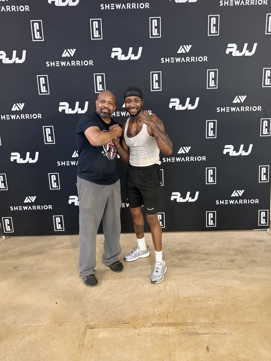 DeadGameEddy's tweet photo. Coach #RoyJonesJr 🦾 https://t.co/i0KiJ8bTR6