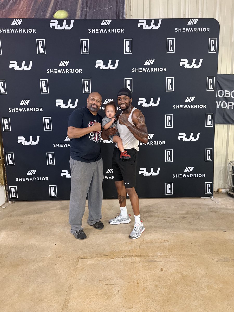 DeadGameEddy's tweet photo. Coach #RoyJonesJr 🦾 https://t.co/i0KiJ8bTR6