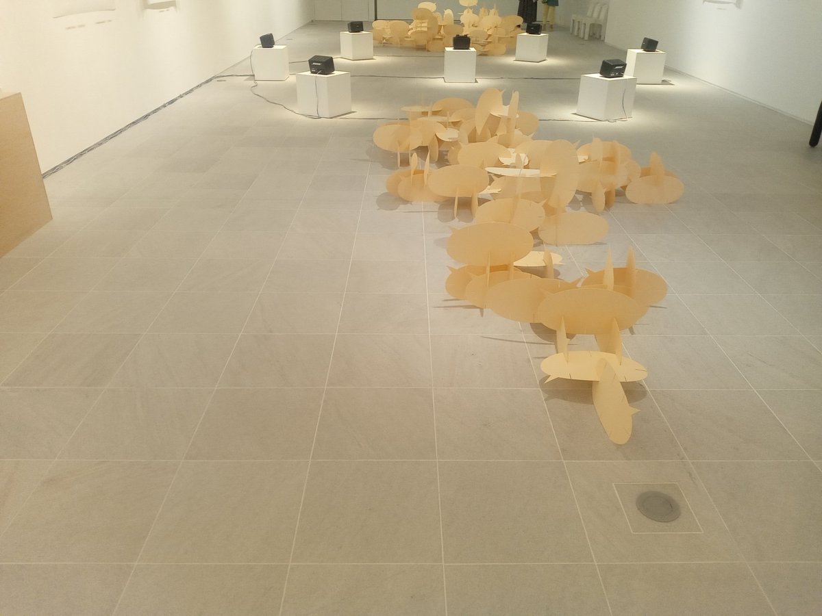 6Araigma's tweet photo. 環ＲＯＹ&amp;柏木美月、Fine Gameの展示に滑り込み。昨年、10月にプレイヤーとして参加したものの、展示ver.で自分の言葉と声の表れを追体験してきました。記憶としてのあの時の自分と、この展示での自分は少々乖離していたものの、スピーカーから流れてくる自分は、自分そのものだった。
#富山県美術館 https://t.co/pHY4aCJry1