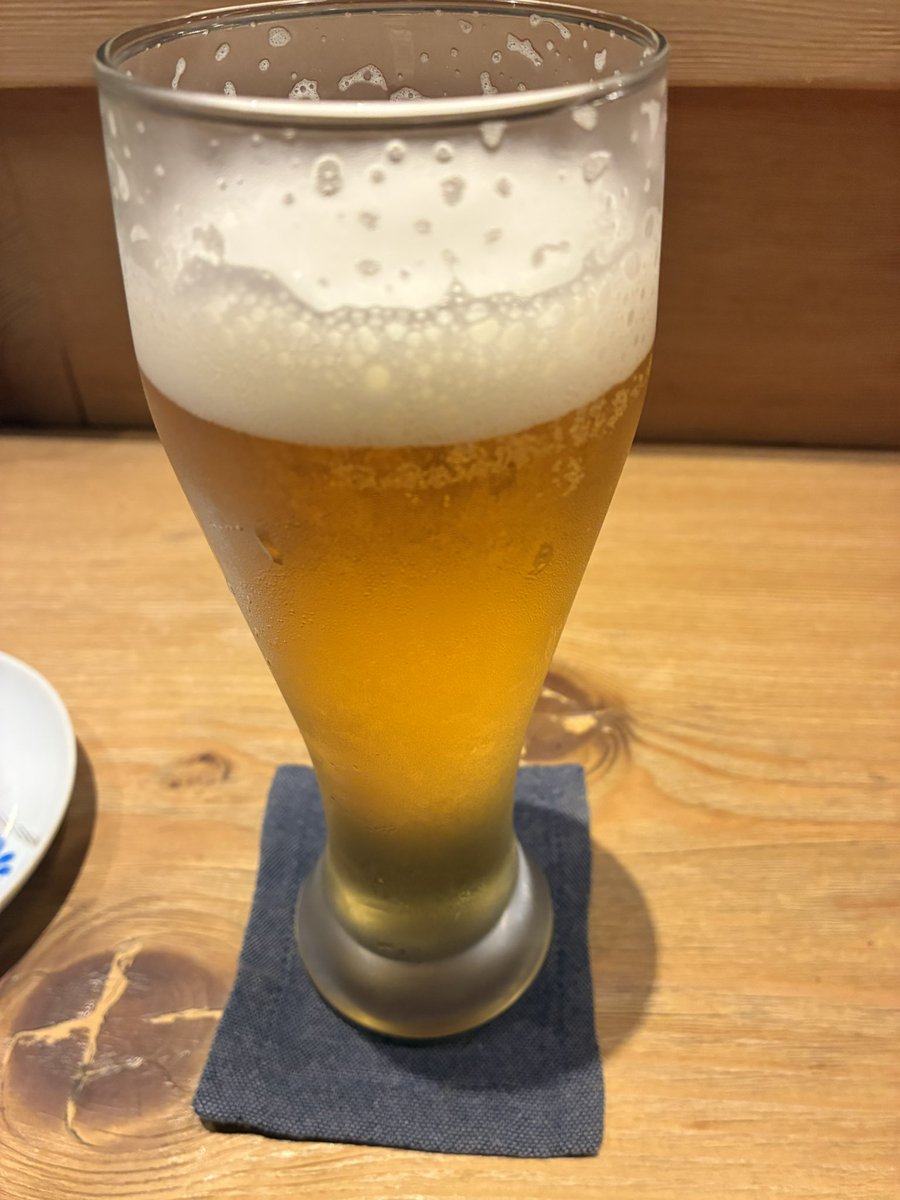 morio_009's tweet photo. 「なんか楽しいことないかな」

これを呟く人、たまにいるけど……

楽しいことって待ってても
向こうからやってくることはないんよね。

自分が行動した先に楽しいことはある。

という訳で……カンパーイ🍻 https://t.co/NYD1lzPf2t