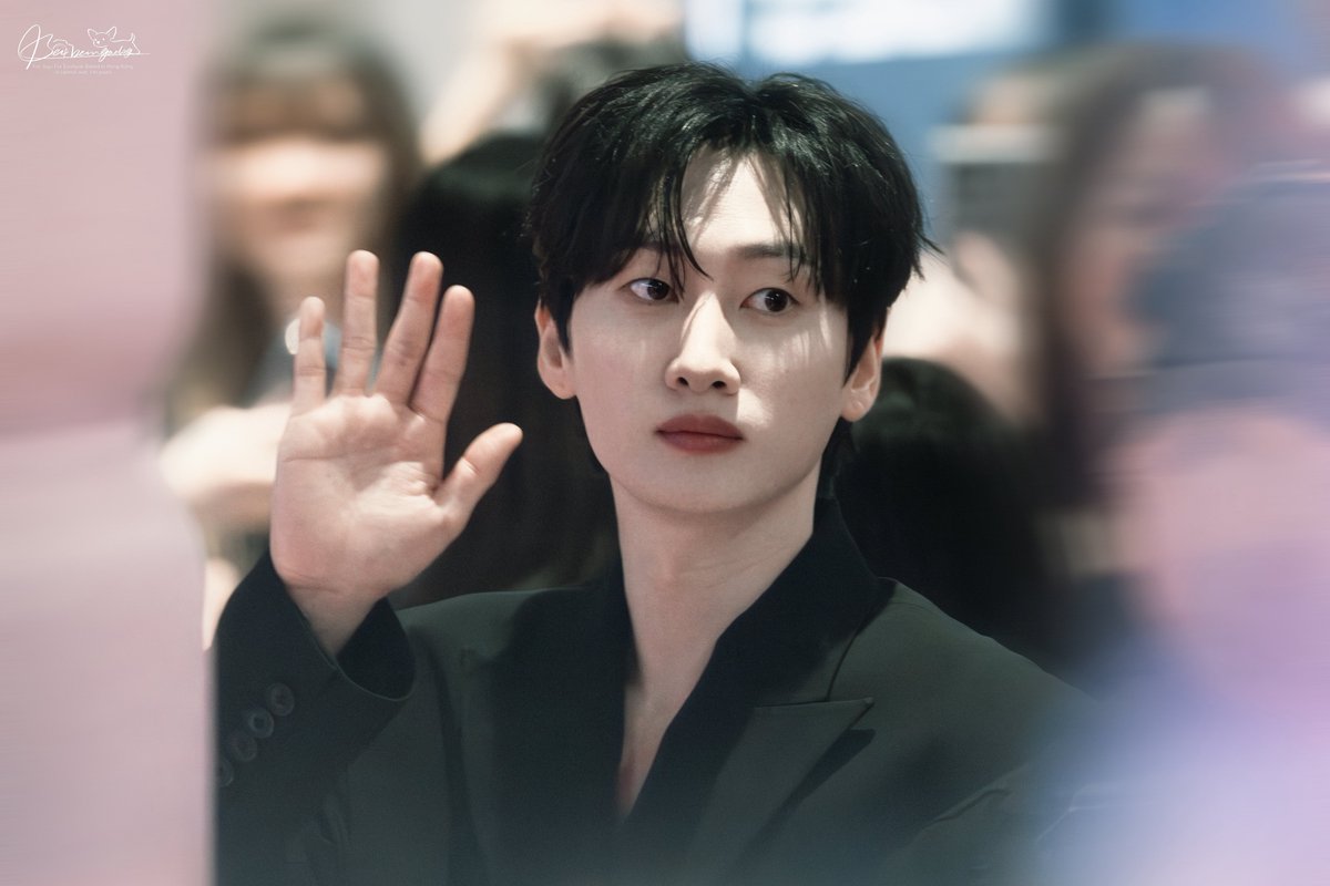 be4beingadog's tweet photo. 20260604

Taipei Lancôme event

Why do stars fall down from the sky
Every time you walk by?

@AllRiseSilver 

#SuperJunior #슈퍼주니어
#EUNHYUK #은혁 #이혁재 https://t.co/XasE5ZiaBv
