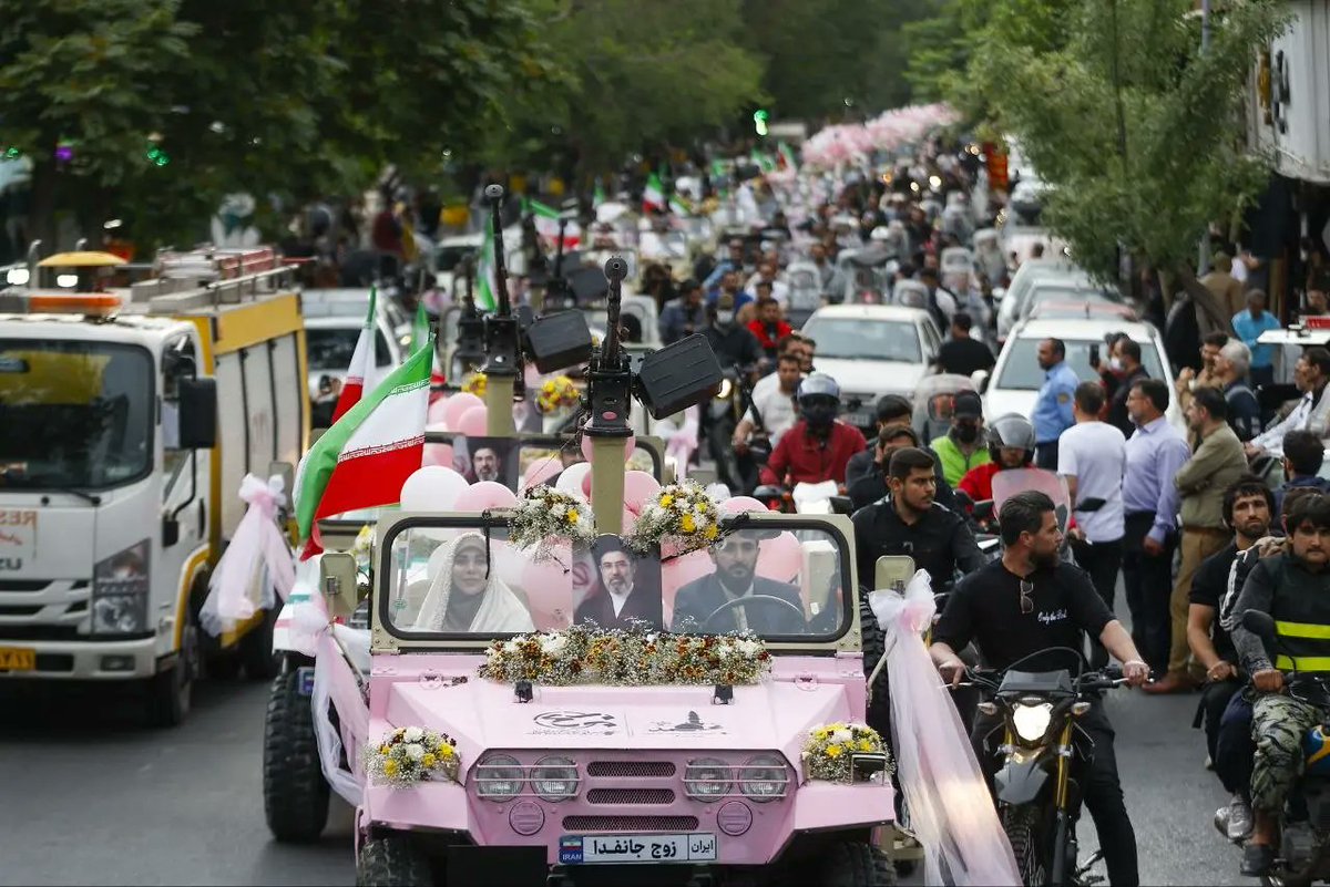 sjavan101's tweet photo. کاملا جدی...
ما در فرهنگ محاوره‌ای خودمون برای توصیف احشام‌الله ولایی کلماتی مثل «حرامزاده»، «صیغه‌زاده»، «موکب‌زاده» و امثال این‌ها رو داریم. از ۹ ماه به بعد واژه‌ی جدیدی به نام «تجمع‌زاده» هم به این فرهنگ افزوده خواهد شد. https://t.co/79h0aSLVXd