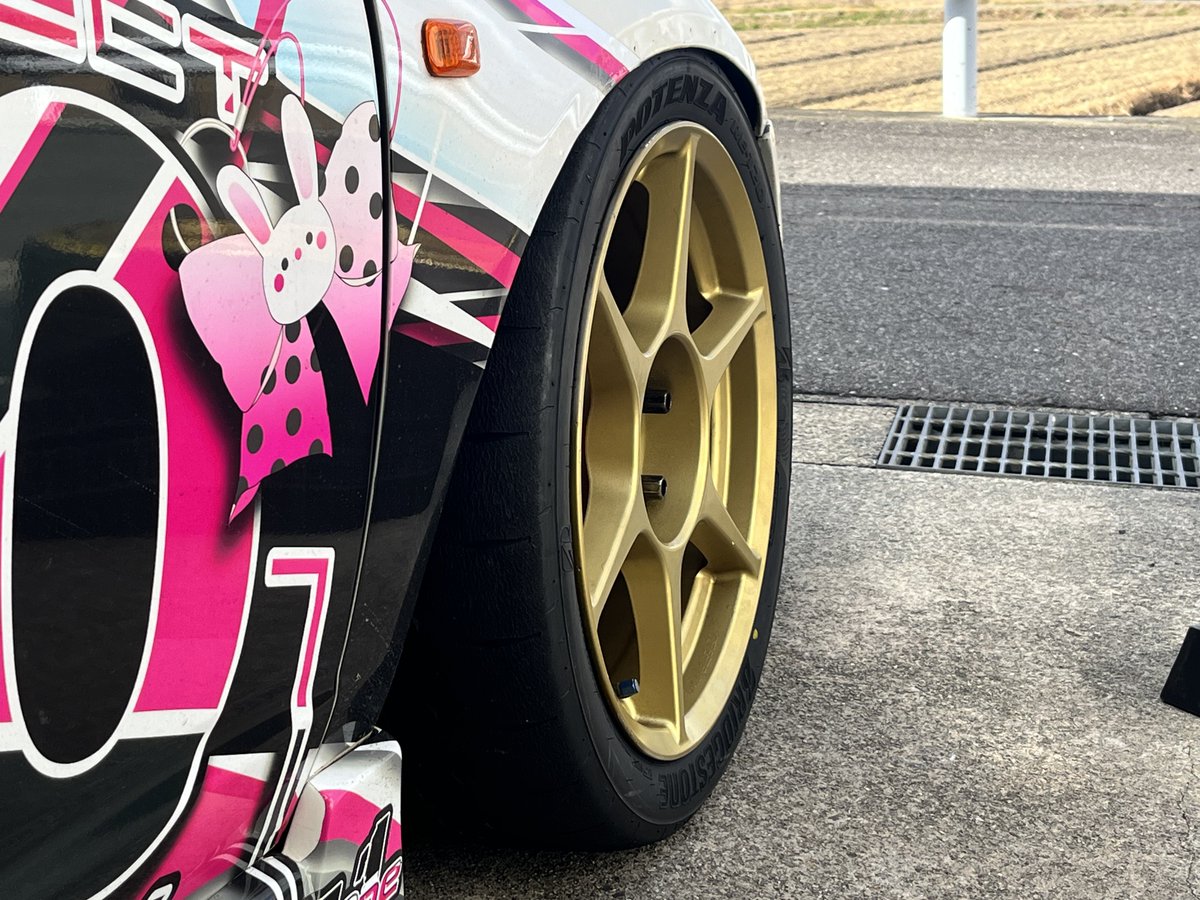 RF_Dcat's tweet photo. @Civic_haya3 8j235/40 12Dリムガード無しです✋ https://t.co/jjlyKLTvjo