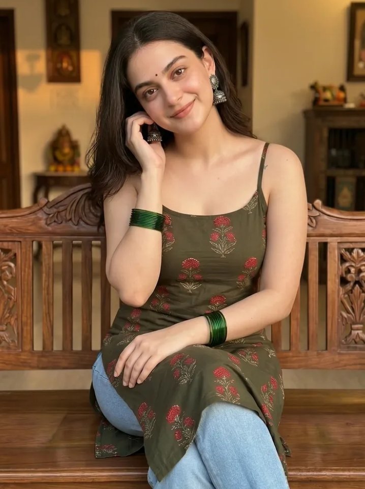 PBalwaria45269's tweet photo. Konse pic acche hai 😍🥰😘? https://t.co/zh0LW6eErE