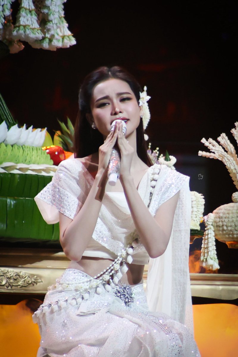 TTaeny09's tweet photo. ขนลุกมาก 

#ConENGFALegacyMahachon3
#อิงฟ้ามหาชน #EngfaWaraha https://t.co/7IlqKrNOnE