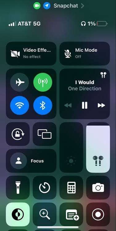 brwngold's tweet photo. My phone at 1%: Me locking all apps like that will save it ๐ฑ #FinalMoments #WeAllDoIt https://t.co/iqWVPo7M4M