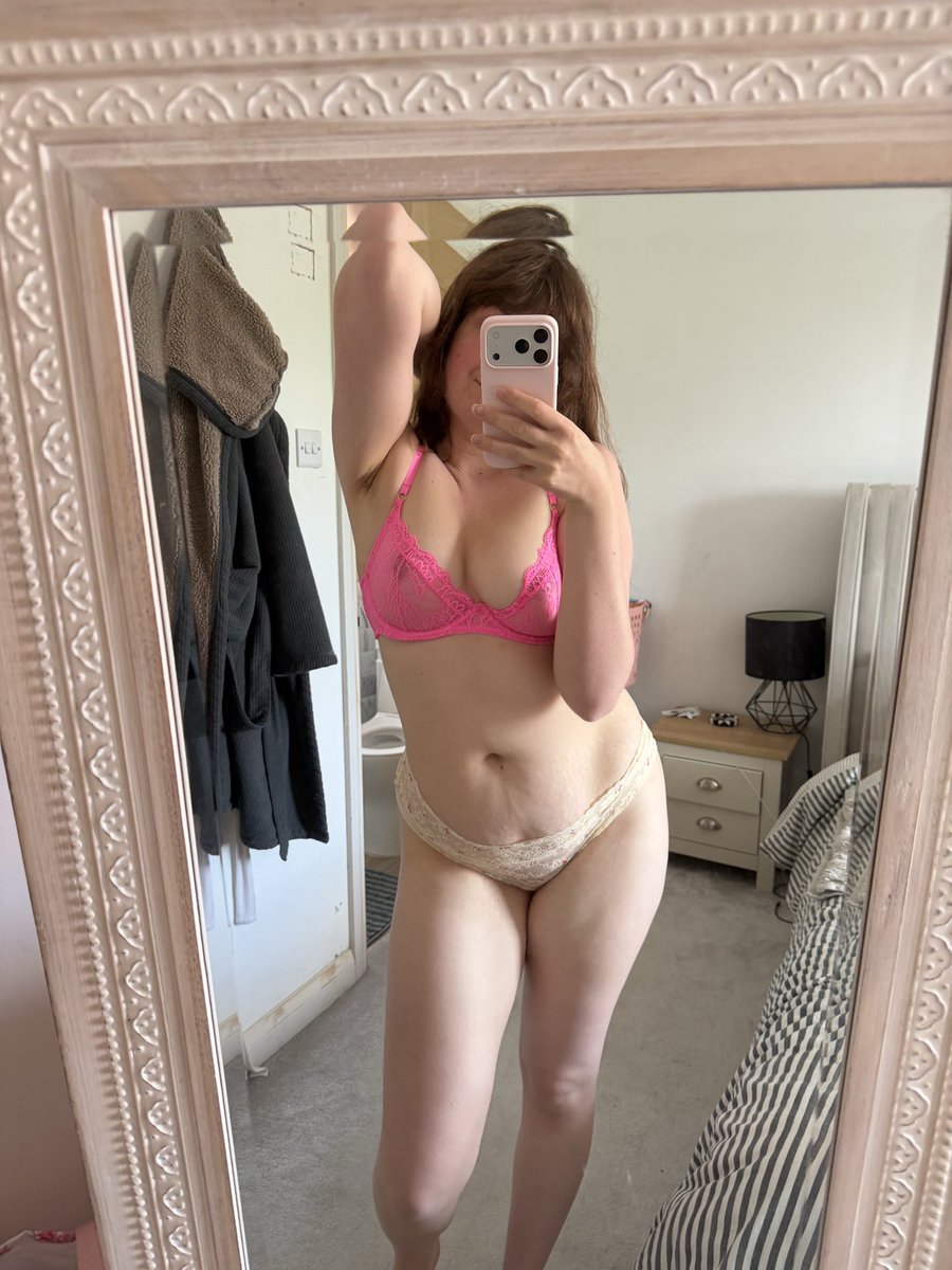 sweetmomamy's tweet photo. Any men out there that appreciate an all natural mom bod? https://t.co/TZ05J2EjeA