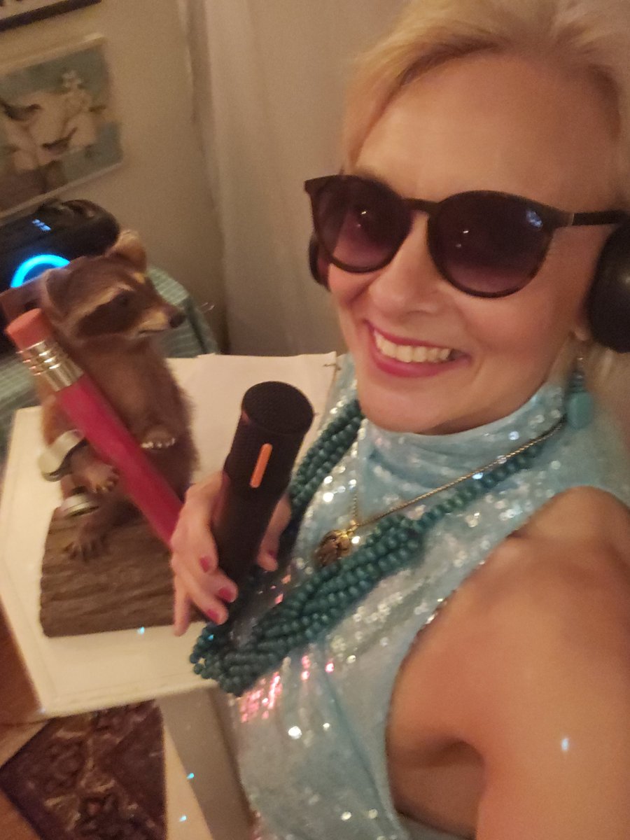 Amy Oralene Perry tweet media