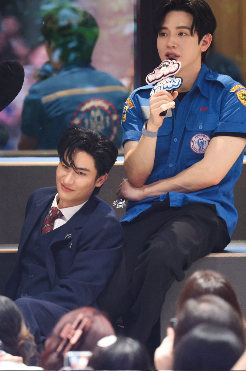 bloomlion's tweet photo. และซีรีส์เรื่องใหม่ของ #เตนิว ชื่อว่า
หมาเห่าเครื่องบินนะคะ 😁
บ้อกแบ้กนั่งข้างล่าง มาดามนั่งข้างบนค่ะ 

@Tawan_V @new_thitipoom
#ADogAndAPlaneEP2
#ADogAndAPlane
#Tawan_V #Newwiee #TayNew https://t.co/G9wReIzThq