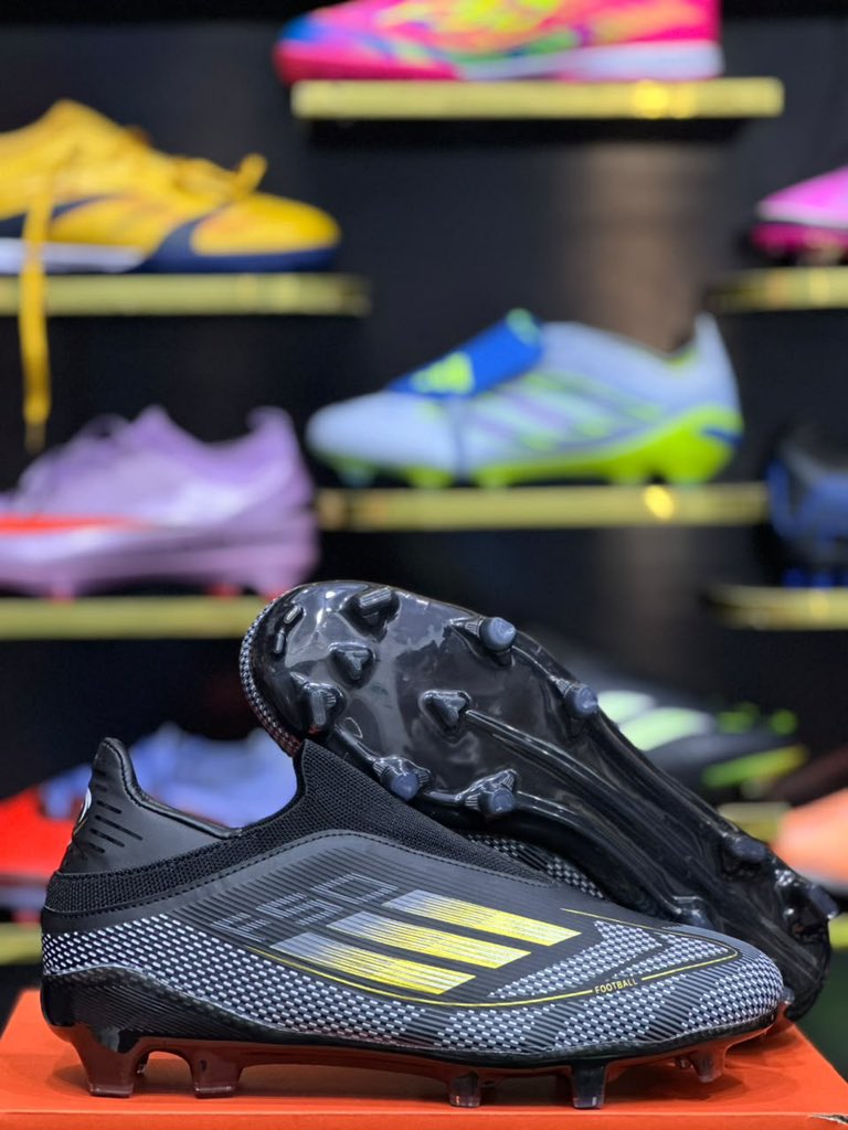 Waspapping_'s tweet photo. Giveaway! Giveaway 

Quote this tweet with a reply

The quote with zero engagement, in the next 24hrs gets one of our Original Adidas football boots 

Good luck.👍🏻 https://t.co/jzoII3g4L2