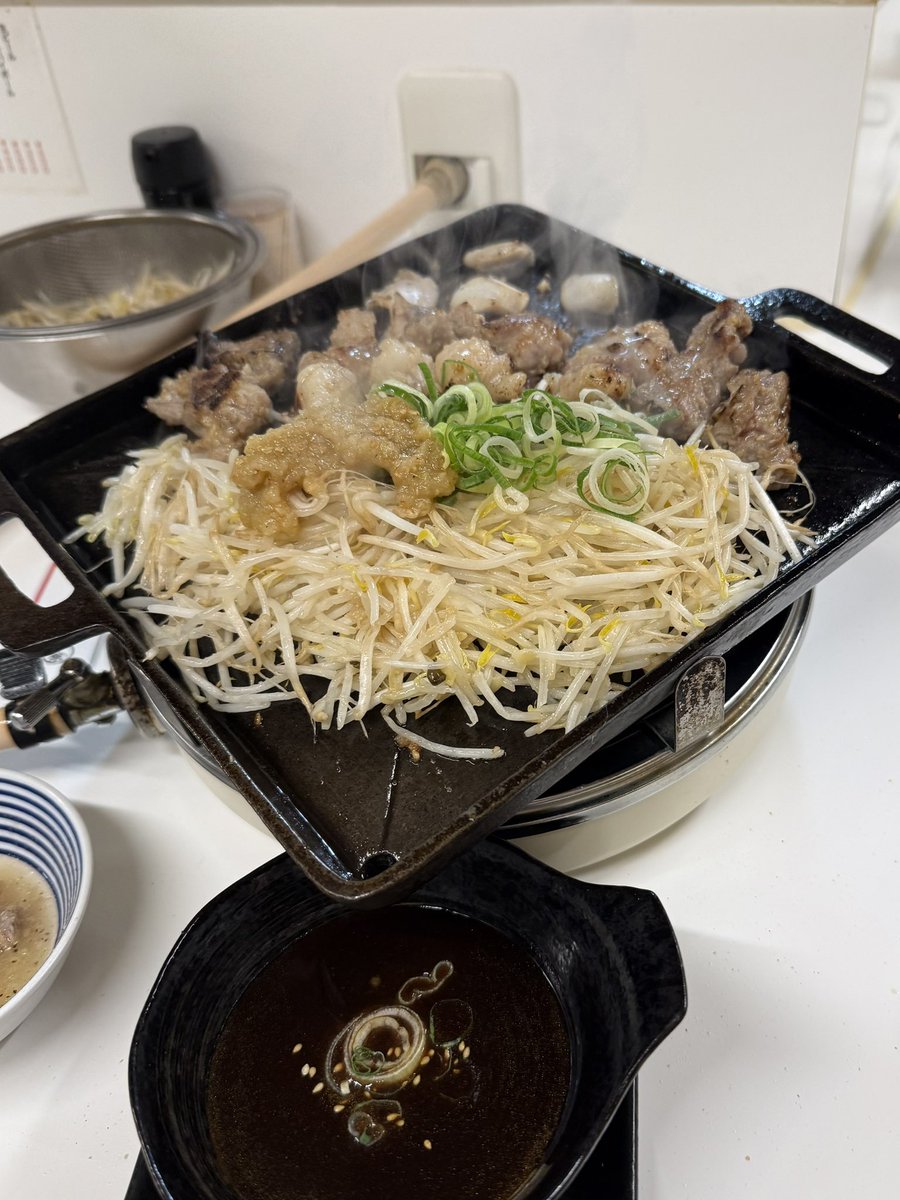 kka4926's tweet photo. 今日は2人だったから
久しぶりにホルモンを食べに😋
お酒2杯でもう眠い😪 https://t.co/ECqP1vTPsu