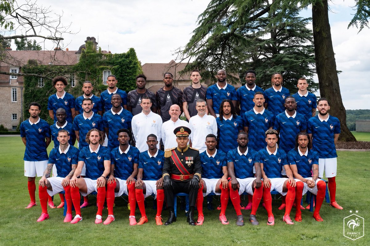 sama__2407's tweet photo. @_BeFootball @equipedefrance https://t.co/lEIWPqp69t