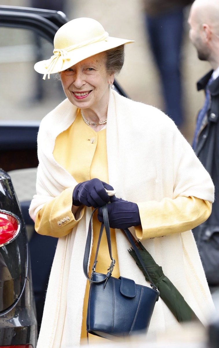 aimee_daisies's tweet photo. 1981 / 2026

45 years after her daughters christening, Princess Anne is rewearing her yellow hat to her sons wedding 💛🥰 https://t.co/3OooBQ6kwG