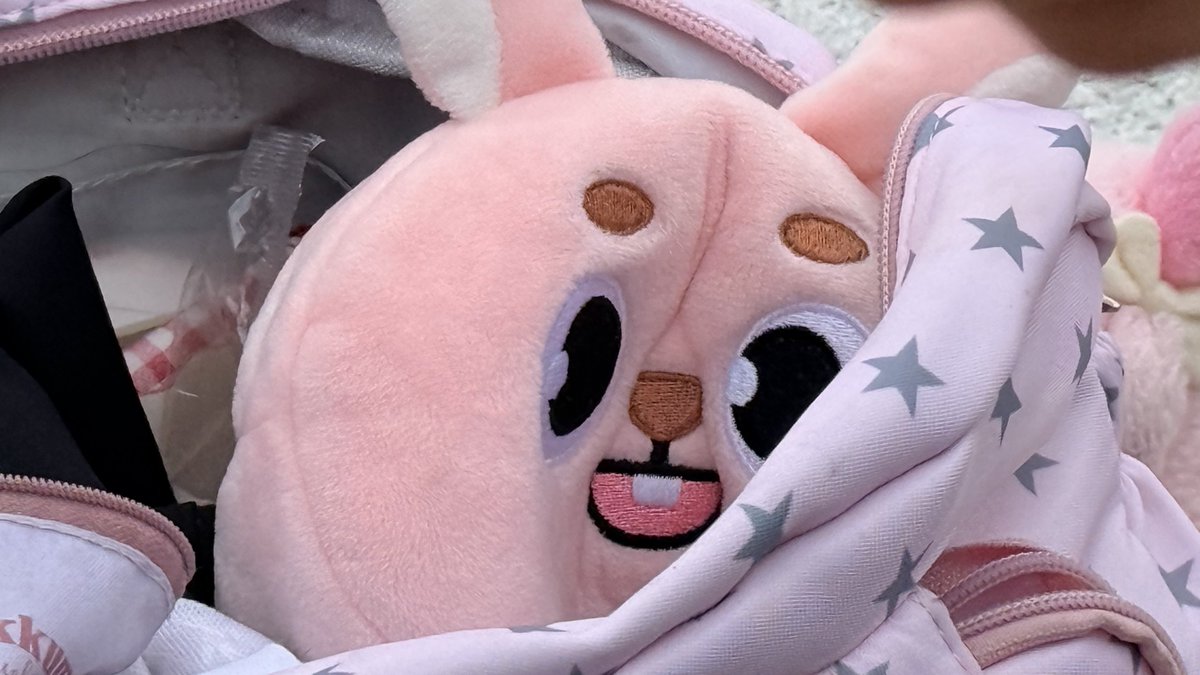 juuxxdd's tweet photo. 내 친구 가방 ㅎㅎ https://t.co/kpF7iQ7AFJ