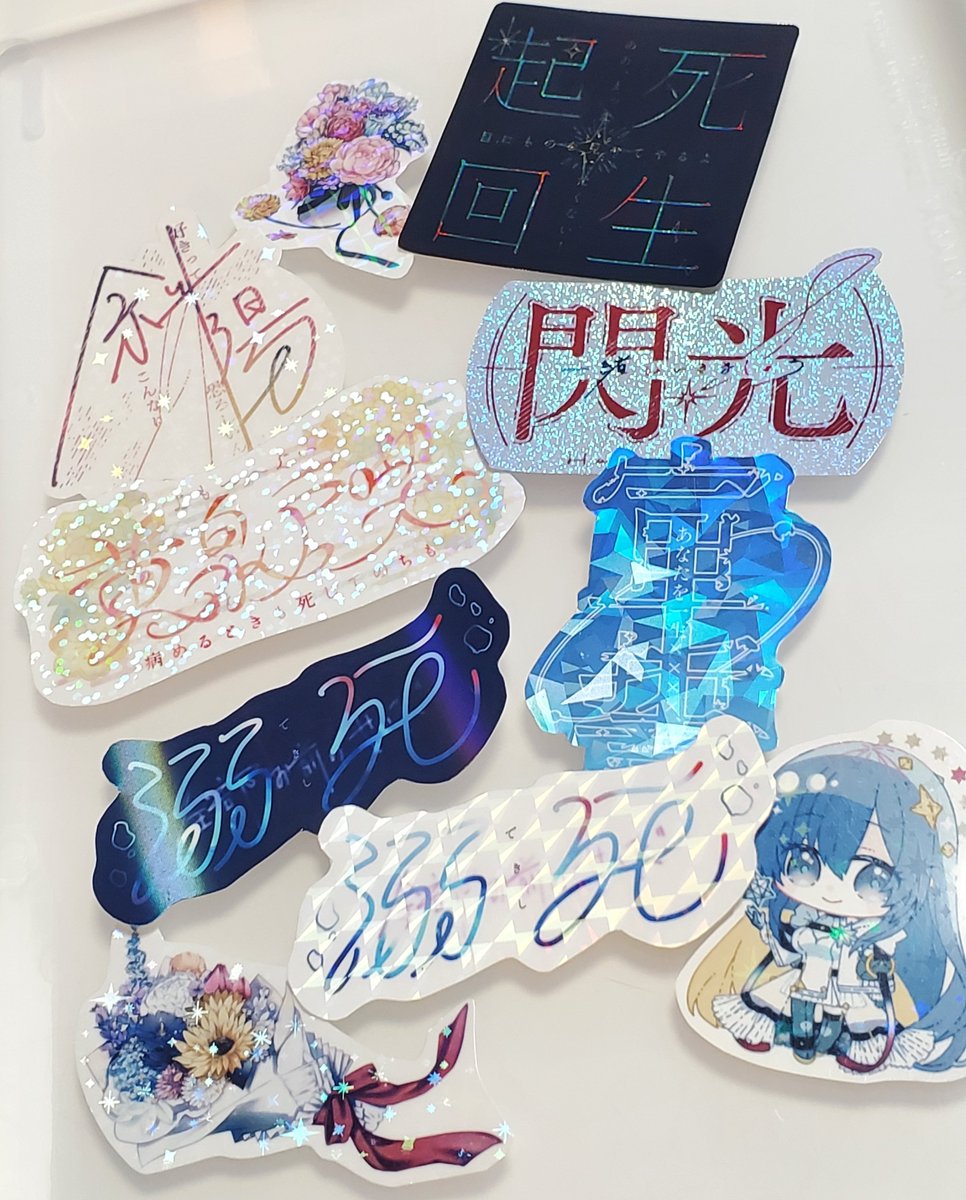 noshe_info's tweet photo. 【当日限定頒布】
手作りステッカー / 1枚200円
タイポグラフィを中心に、花束やデフォルメキャラなども詰め込んだ、手作りのステッカーです。ホログラムPPもランダムです。会場でお選びいただけます。
（※ハンドメイド作品です。カットライン等にばらつきがあります）
#コミティア156 #COMITIA156 https://t.co/7QWS3ymvLi