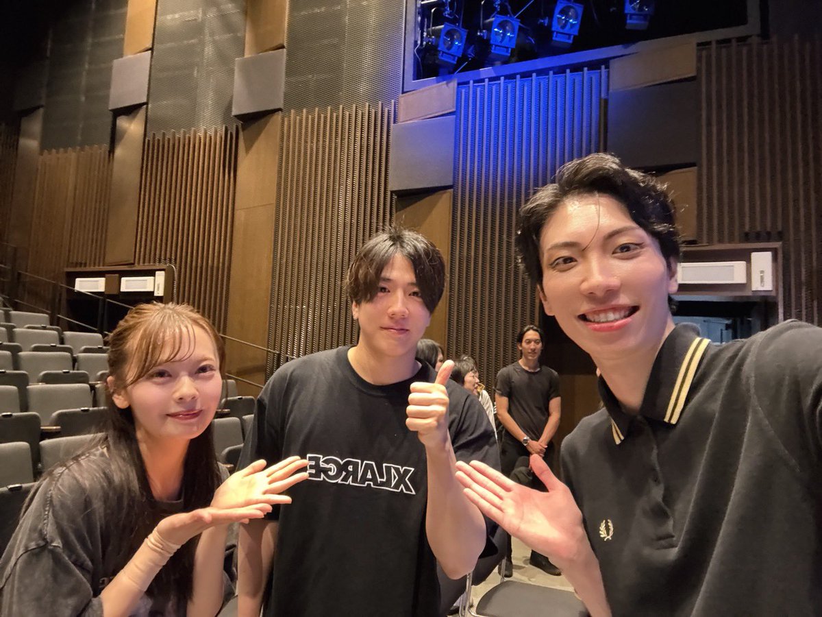 N1130T's tweet photo. 大阪2日目！
ご来場誠にありがとうございました🙇‍♂️

なんと3月の舞台ブライトスターで共演した村瀬さんが観にきてくださいました🔥
ピス〜😌

明日は早いもので大阪千穐楽！
お待ちしております🫶

#紅哭 https://t.co/lRuf2B92r3