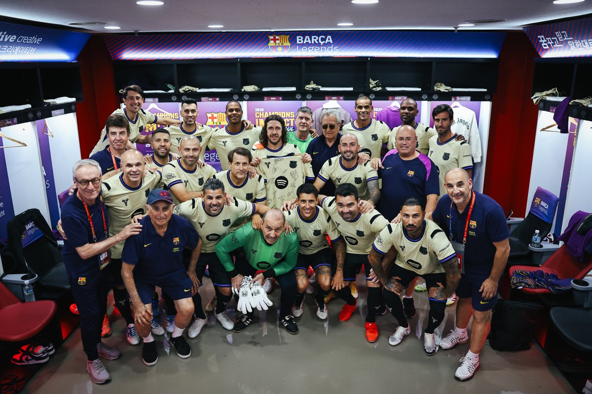 FCBarcelona_cat's tweet photo. Llegendes blaugranes 💙❤️ https://t.co/x4fP1NjyZR