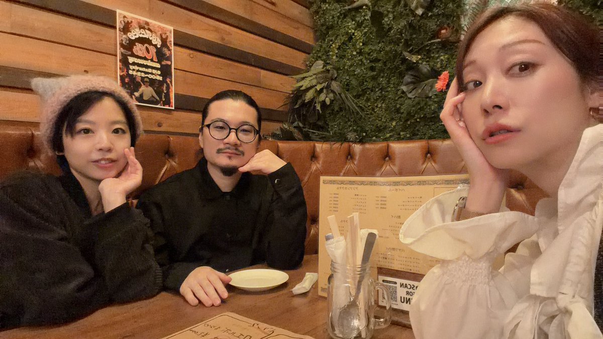 SHIZUIDANAI's tweet photo. 今、新宿３丁目のアガリコで
おまえらの2人と飲み出してんけど
周年な事忘れとって見させてパンパンの中
いい席もらったんに3人しかおらんしお店に申し訳ないから誰か来んけ？ https://t.co/phfIMKPL25