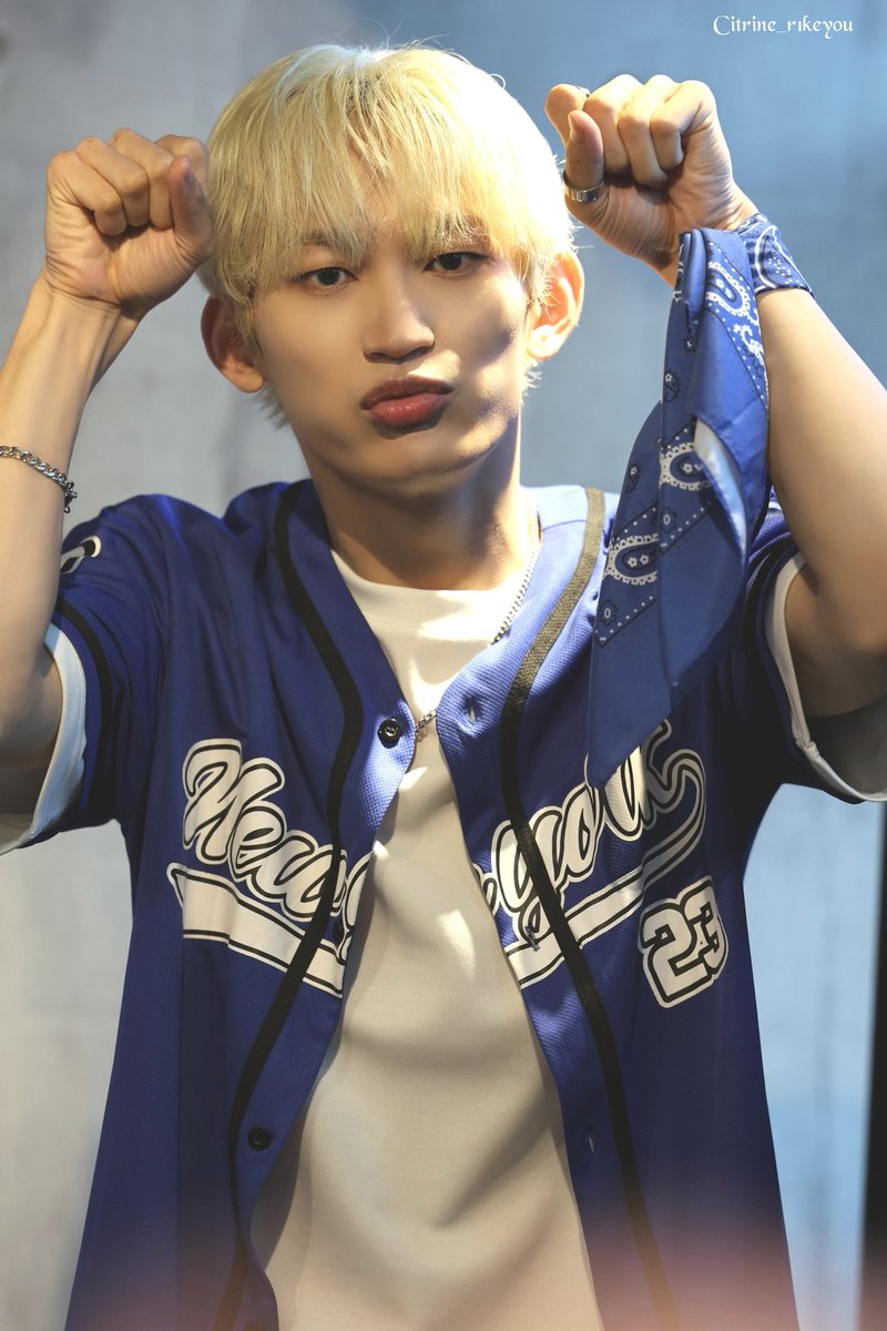 Citrine_r1keyou's tweet photo. 260606 MY LIVE☘️
#R1KE #라이크 
#try1 #트라이원 
@try1_official https://t.co/kHHasVLJCS