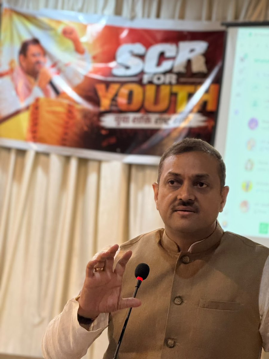 Awanish_Singh's tweet photo. लखनऊ के LMPV डिग्री कॉलेज, गोसाईंगंज में "भविष्य ये उत्तर प्रदेश" टीम द्वारा आयोजित SCR for Youth कार्यशाला में सहभागिता कर छात्र-छात्राओं एवं युवाओं के साथ राज्य राजधानी क्षेत्र (SCR) की दूरदर्शी अवधारणा, इसके विकासात्मक आयामों तथा युवाओं के लिए उपलब्ध होने वाले रोजगार, शिक्षा एवं उद्यमिता के नए अवसरों पर विस्तृत चर्चा की।

माननीय मुख्यमंत्री श्री @myogiadityanath जी के नेतृत्व में SCR प्रदेश के संतुलित एवं समग्र विकास की एक महत्वाकांक्षी पहल है, जो युवाओं के सपनों को नई उड़ान देने का कार्य करेगी। युवाओं का उत्साह, सहभागिता एवं सकारात्मक दृष्टिकोण विकसित उत्तर प्रदेश के निर्माण की सबसे बड़ी शक्ति है।

इस अवसर पर विद्यालय के प्रबंधक श्री अंबिका प्रसाद जी, नगर पंचायत अध्यक्ष श्री निखिल जी, ब्लॉक प्रमुख श्री विनय वर्मा 'डिम्पल' जी, श्री आर.पी. द्विवेदी जी, श्री एम. वर्मा जी, श्री ब्रजेंद्र वर्मा जी, श्रीमती मृणाली दीक्षित जी, सुश्री ऋषिका चंद्रा जी, श्री अभिनव पटेल जी, श्री सौरभ पटेल जी, भविष्य ये उत्तर प्रदेश की पूरी टीम, शिक्षकगण तथा बड़ी संख्या में छात्र-छात्राएं उपस्थित रहे।