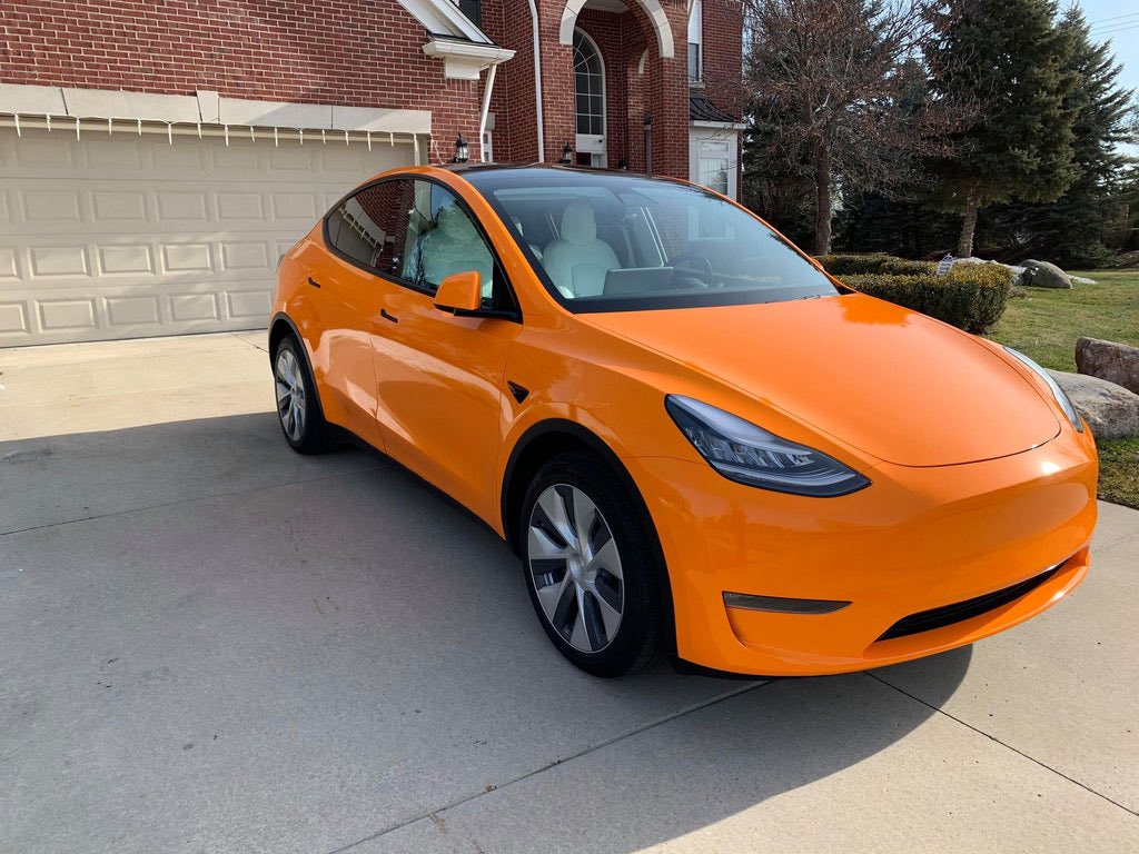 Teslarati's tweet photo. 🎨 What colors would you like to see Tesla add to its repertoire in the future?

Here are some cool ones: https://t.co/Ca2bA2FOGL