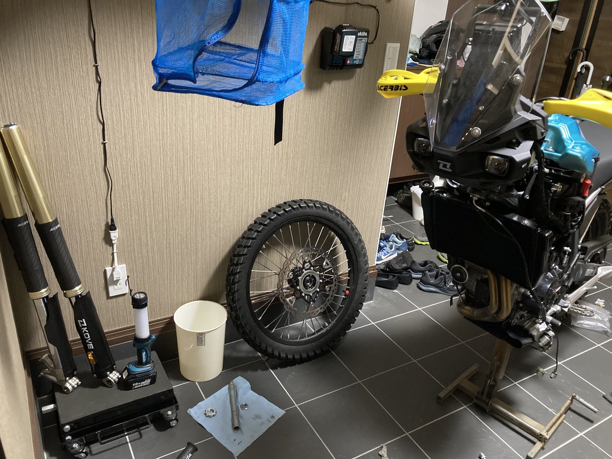 xrsharp's tweet photo. 国産と外車だとステムの構造違うんだね https://t.co/veToEYWQ1g