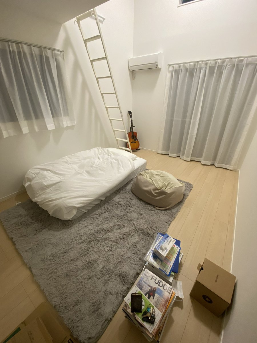 so_rss215's tweet photo. 1人暮らし部屋がだんだん完成していく様子 https://t.co/ZAxR0a2tF9