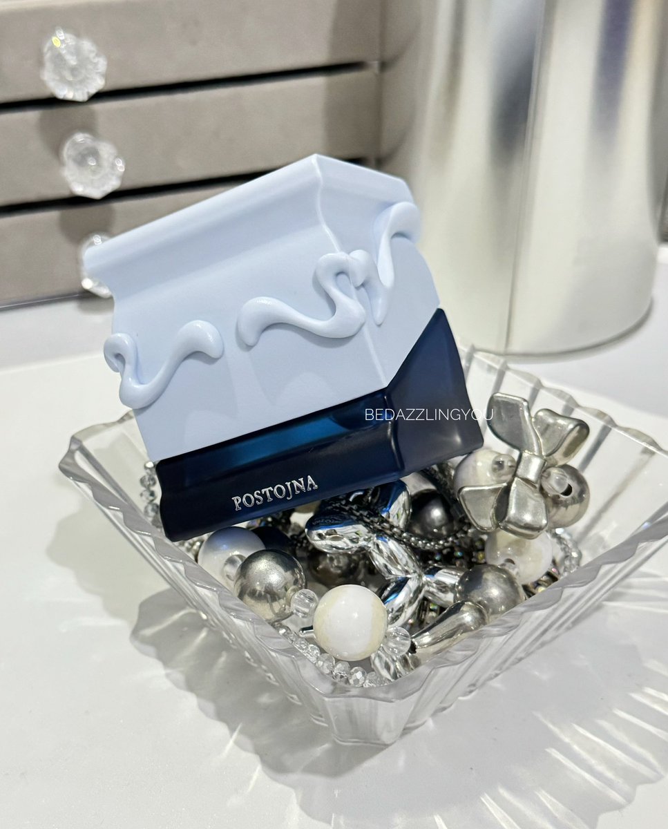 bedazzlingyou's tweet photo. me describing this perfume : indigo BLUE HOUR lights ✨ https://t.co/npzC6VqTox