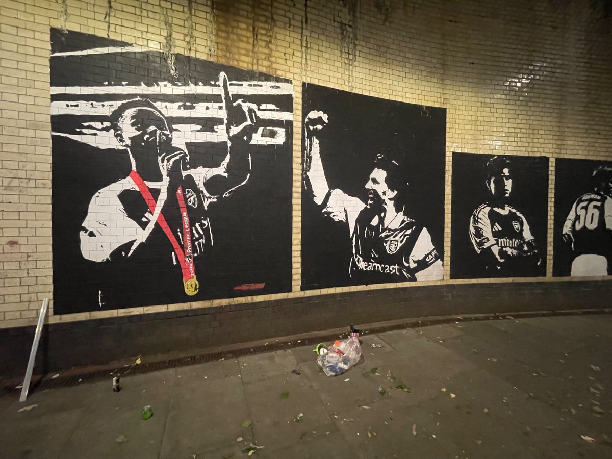 northbanksyafc's tweet photo. BUKAYO SAKA - CHAMPION! 100 Limited Edition artist signed/numbered Northbanksy A2 giclée art prints. Based on Saka’s new mural in The Tunnel. 100 only in this world! 👀👀

Pre-order now. Shipping from June 10th. 

Check him out at https://t.co/vX6Yxg1mlz 
#Arsenal #StreetArt ❤️🤍 https://t.co/fK3KhxsiUS