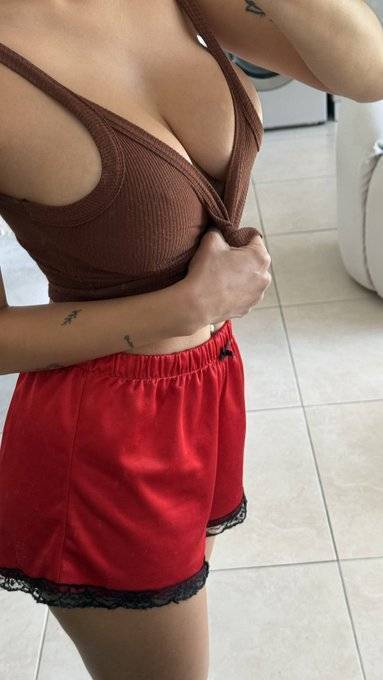 LISAjiut's tweet photo. can i dm you random pics right now ??😩 https://t.co/gMCMRTAD1P