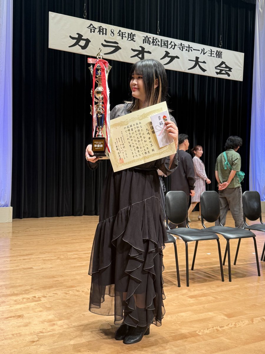 b8a8b8a9_sing's tweet photo. 高松国分寺ホール カラオケ大会
去年に引き続き、準優勝！🥈🥈

なかなか優勝できない·····！😭
けど、めっちゃ楽しい大会でした！！
レベル高すぎる✨来年も頑張る🔥❤️‍🔥 https://t.co/vKA1mMPec7