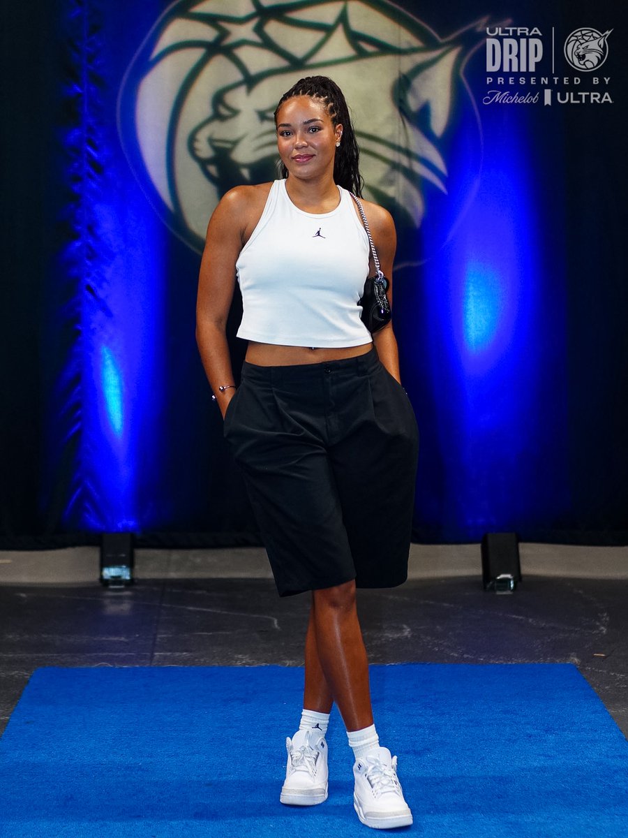 minnesotalynx's tweet photo. The Queen stays fly. 👑 https://t.co/C38eYVis0Z