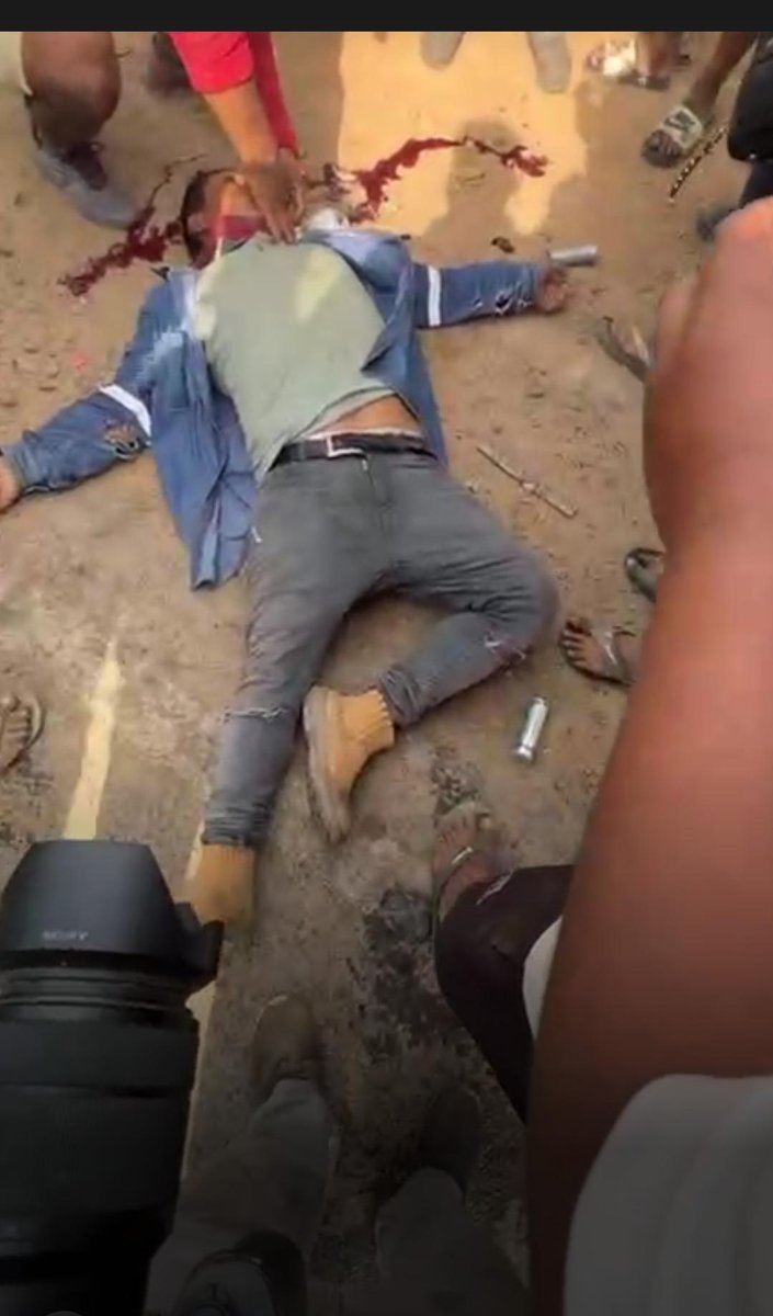 AndeanInfoNet's tweet photo. Security forces and para-state allies have wounded protestors and killed at least one in San Julián, Santa Cruz, #Bolivia. @CIDH @ONU_derechos @TaniaReneaum @Ginitastar https://t.co/FIb8WVPOqn