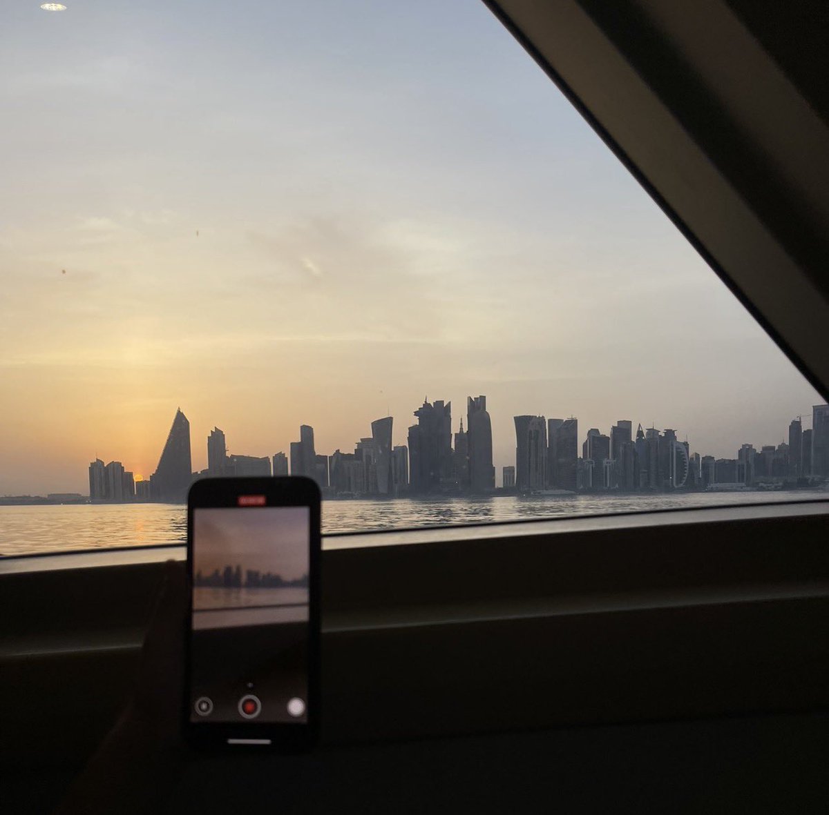 xpublio's tweet photo. على عجاله يابحر جيتك ، وانا عندي وصاه
علّم بها اللي في ضمايرهم من الحاجه ضجيج

لا قل في عرض الوجيه البيض منسوب المياه
ماهم بلاقين العوض في ماك يا بحر الخليج https://t.co/o8J8j3OA4v