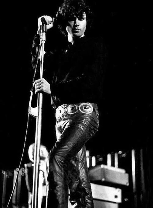 Tatiana19796's tweet photo. 'The Great Jim Morrison was my model for Lestat, the rock star. It was Morrison's voice I heard when I wrote the songs for Lestat. Here's the closest thing in the wide world to my hero.' Anne Rice https://t.co/psrApdLAVN