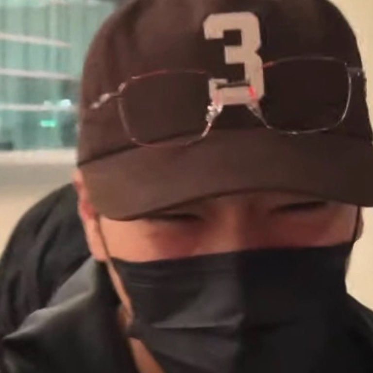 heartinsani's tweet photo. i love it when insta user choi3an who is :3 all the time wears his 3 cap like thats so personal https://t.co/2JWM4GEdar