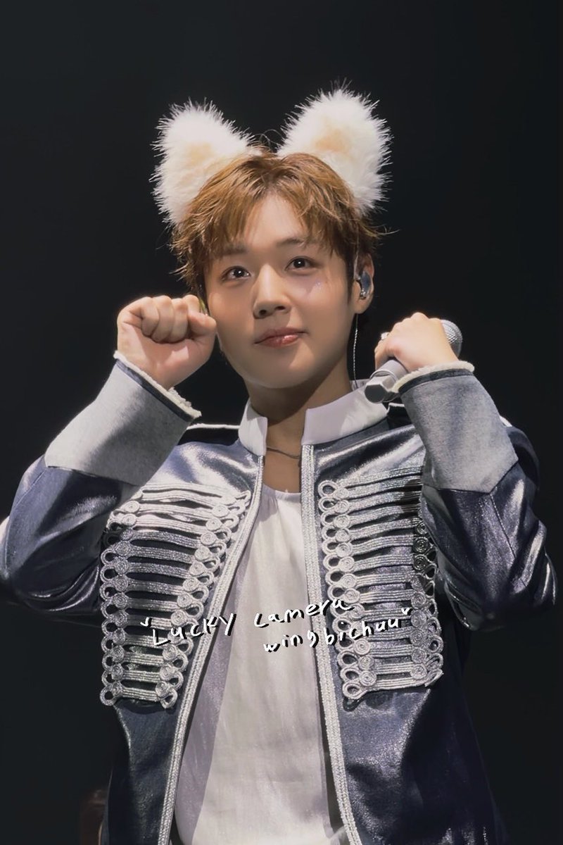 weaklyhero's tweet photo. he is just so full of aegyo and cuteness jihoon i will devour u https://t.co/w1B4zwhz6U