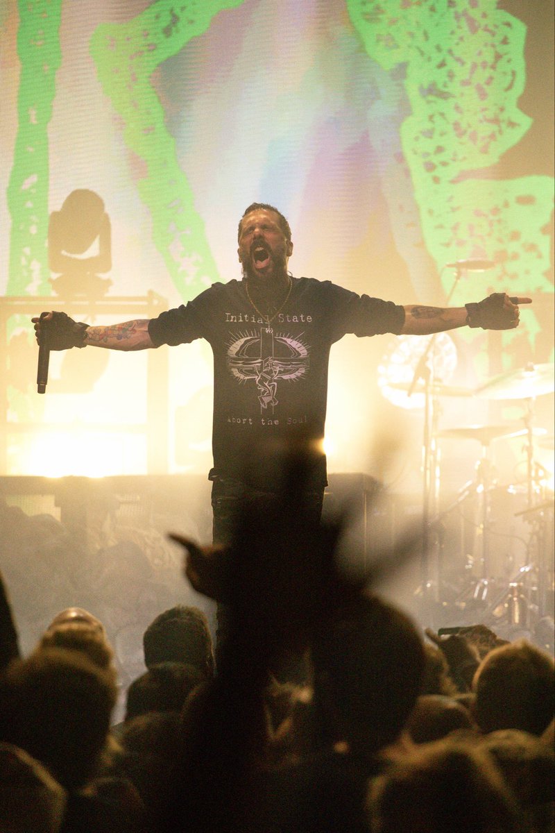 kseofficial's tweet photo. MINNEAPOLIS!!! You showed us a whole lotta love tonight and we couldn’t be happier and more grateful. Many thanks along with much respect and love from all of us and the @ksehighseascrew. ✊🏻🔥

📸: @manalivecreative https://t.co/GWfQRo8tZN
