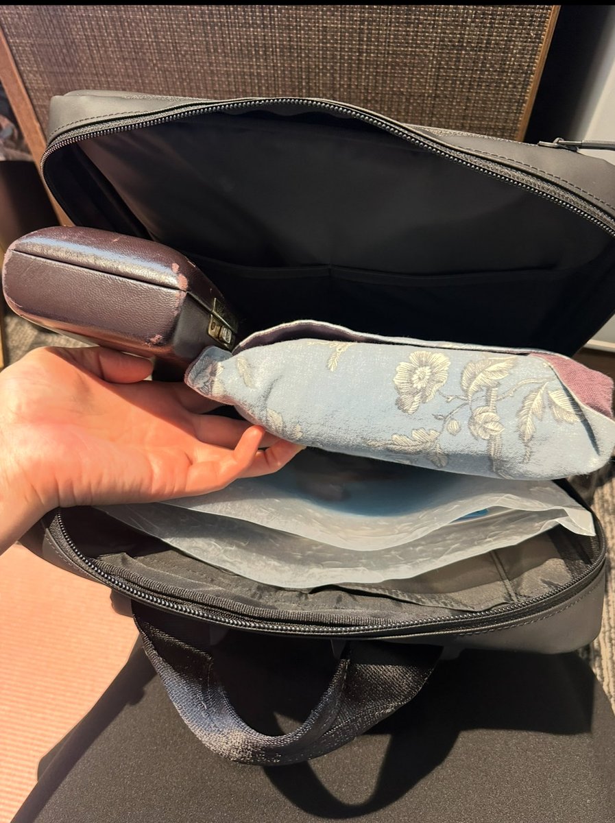 mahokajikawa's tweet photo. カバンの街、豊岡で楽器バックを新調✨
フルートとピッコロのダブルケースとH足のフルート、楽譜にiPad、本番靴、日傘まで入ってこのコンパクトさ！なんといっても軽くて薄い！軽く感じるストラップを採用しているんですって！しかも安かったんです🥹ジャパニーズクオリティ最高❣️
ネットでもセールで6600円！
今迄のリュックでかっ！！！
https://t.co/JVMVs1Rbs0
https://t.co/p5GZgb3kGf