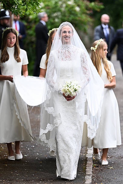 BritishRoyaltea's tweet photo. First images of the bride, Harriet Sperling, as she arrives for her Royal wedding to Peter Phillips at All Saints' Church🕊️

📸Getty/Chris Jackson/Samir Hussein https://t.co/jb9GhoBRja