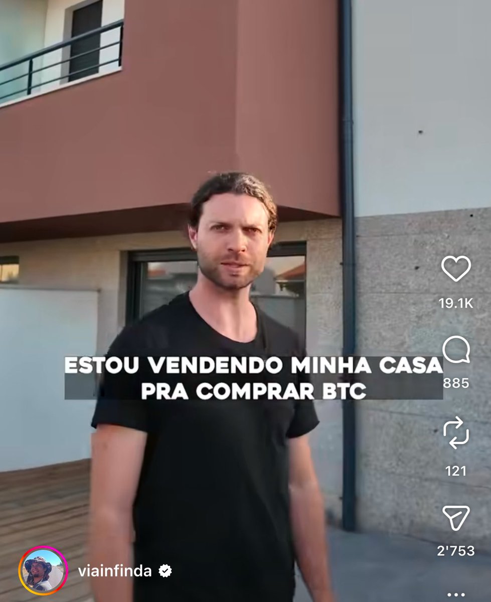 FelipeLupion's tweet photo. Eliezer (viainfinda) postou esse vídeo dizendo que tá vendendo uma das casas dele em Portugal pra comprar BTC.

O engraçado é abrir os comentários e ver a galera 8 ou 80: uns chamando ele de gênio, outros de burro.

A verdade é que, SE o cara acredita em BTC e tá decidido em botar grana ali, tem que encher a mão nessas horas que tá sangrando e ninguém quer mesmo…

Mas e aí, bom negócio? Você faria o mesmo?
