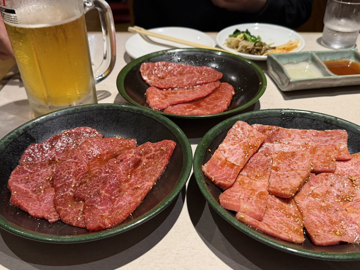 TOSSI_810's tweet photo. 高齢の父の誕生日外食が焼肉！
肉食べて🍶飲んで満足してたので良し✨
お肉美味しすぎた〜 https://t.co/mK5jYHi66u