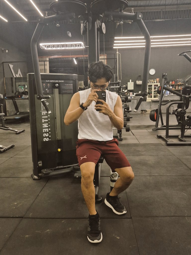 rssalmans_'s tweet photo. ujung-ujungnya tetep dipaksain buat ngegym 🤣 https://t.co/RgXGcXbvNw
